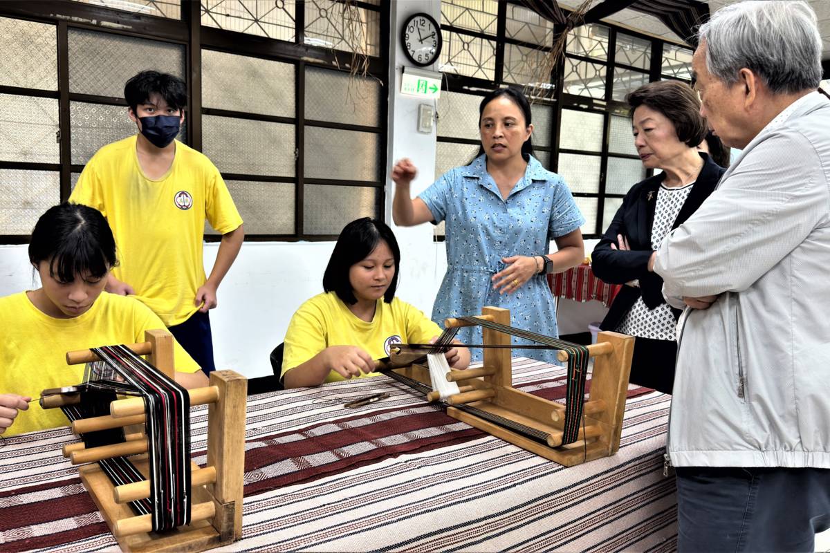 烏來國中小原住民織布課程