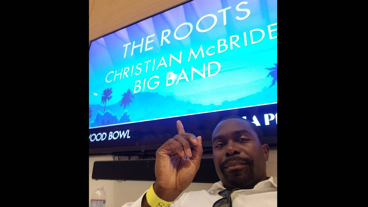 Nabaté Isles Performing at the Hollywood Bowl with The Roots and Christian McBride Big Band
.
與費城饒舌樂團The Roots跟麥克布萊德爵士大樂隊演出