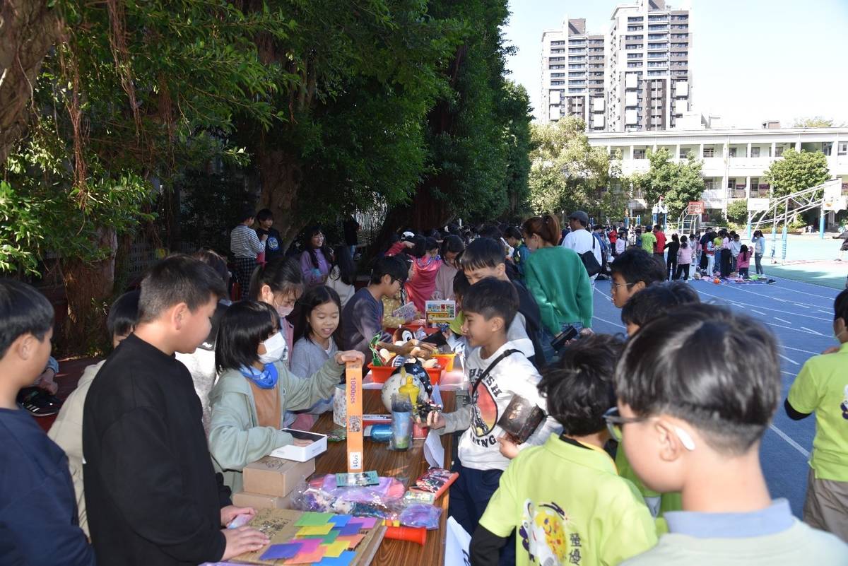 愛書惜物跳蚤市場活動讓學生學習愛物惜物