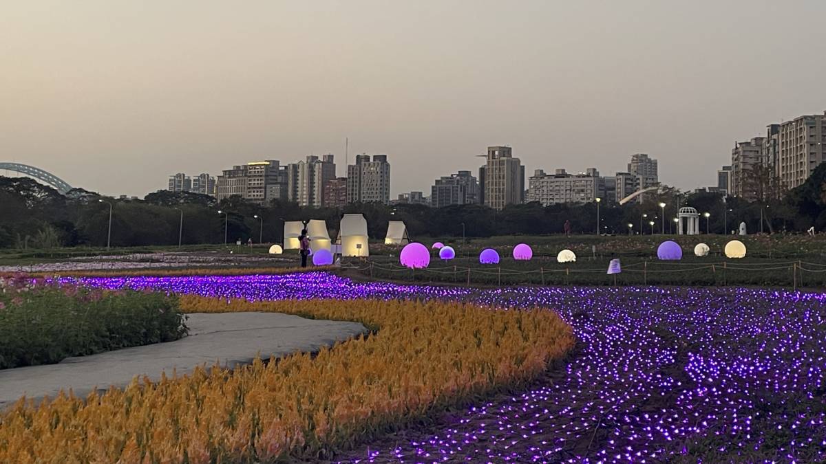 圖2-2北市河濱花海年假不停歇 萬花齊放迎春節(夜景)