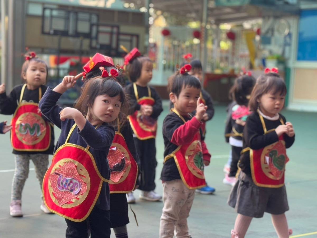 信義幼兒園幼幼班充滿年味的拜年裝扮