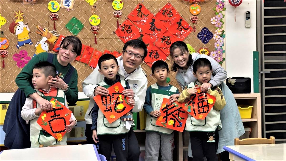 教育局長張明文於秀山國小附幼與特幼生共慶農曆新年