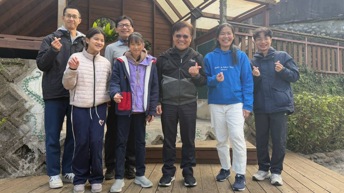 112學年度「健康體位績優學校遴選」特優A組-臺北市士林區雙溪國民小學-採訪合照