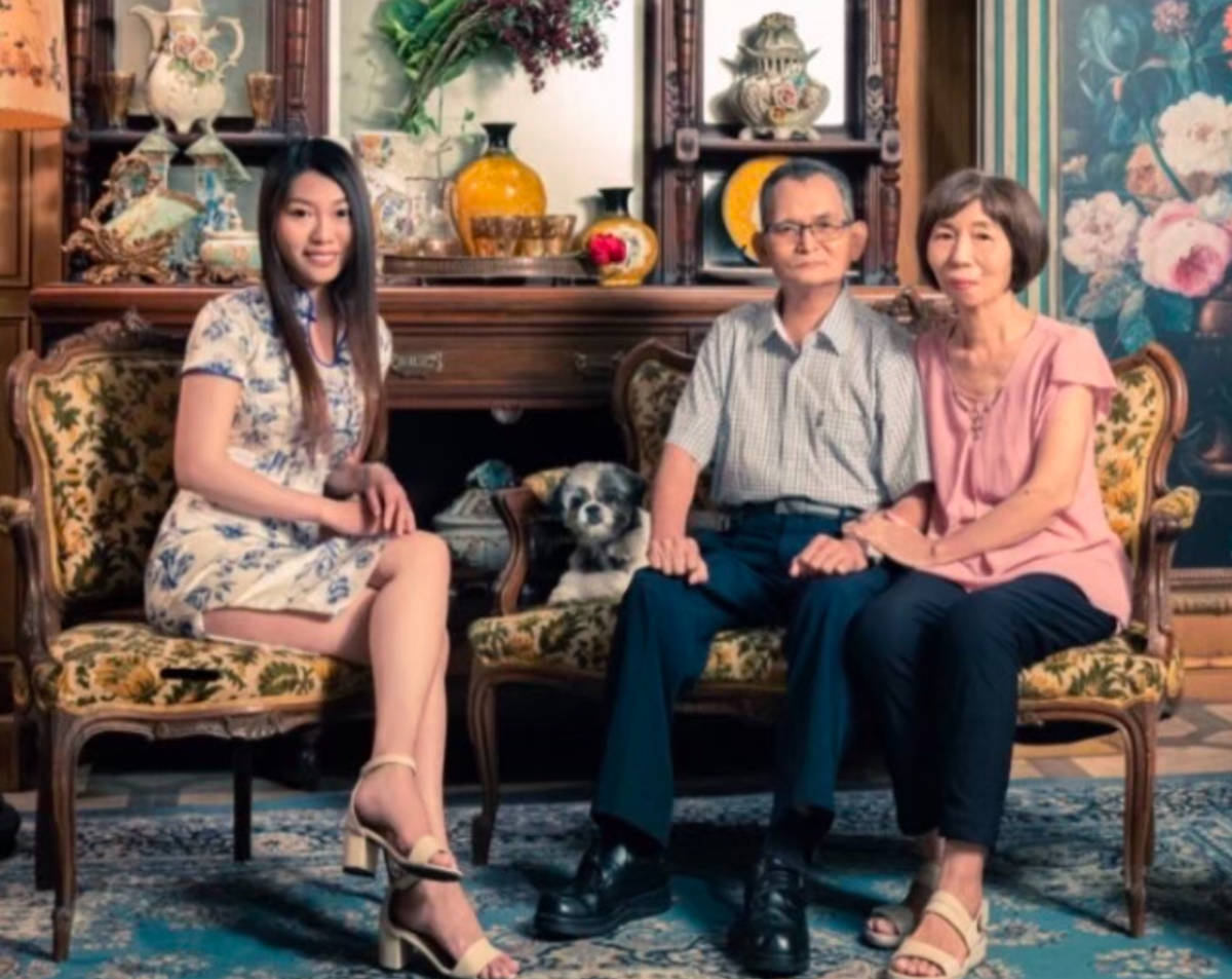 Joy and her family
.
巧宜和她的家人