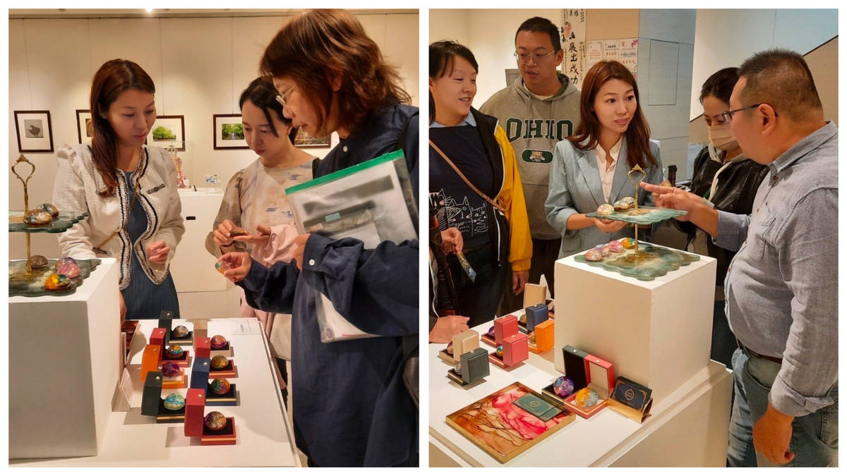 Joy at her Cultural Center Gallery Exhibition
.
巧宜在文化中心畫廊展覽