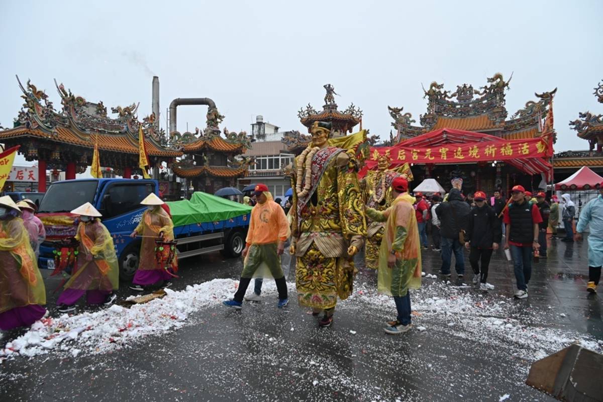 元宵神明遶境祈福活動是臺東數十年來的傳統文化，今(12)日起一連2天在市區舉辦，中午舉行遶境隊伍出發開鑼典禮，開啟元宵遶境序幕。