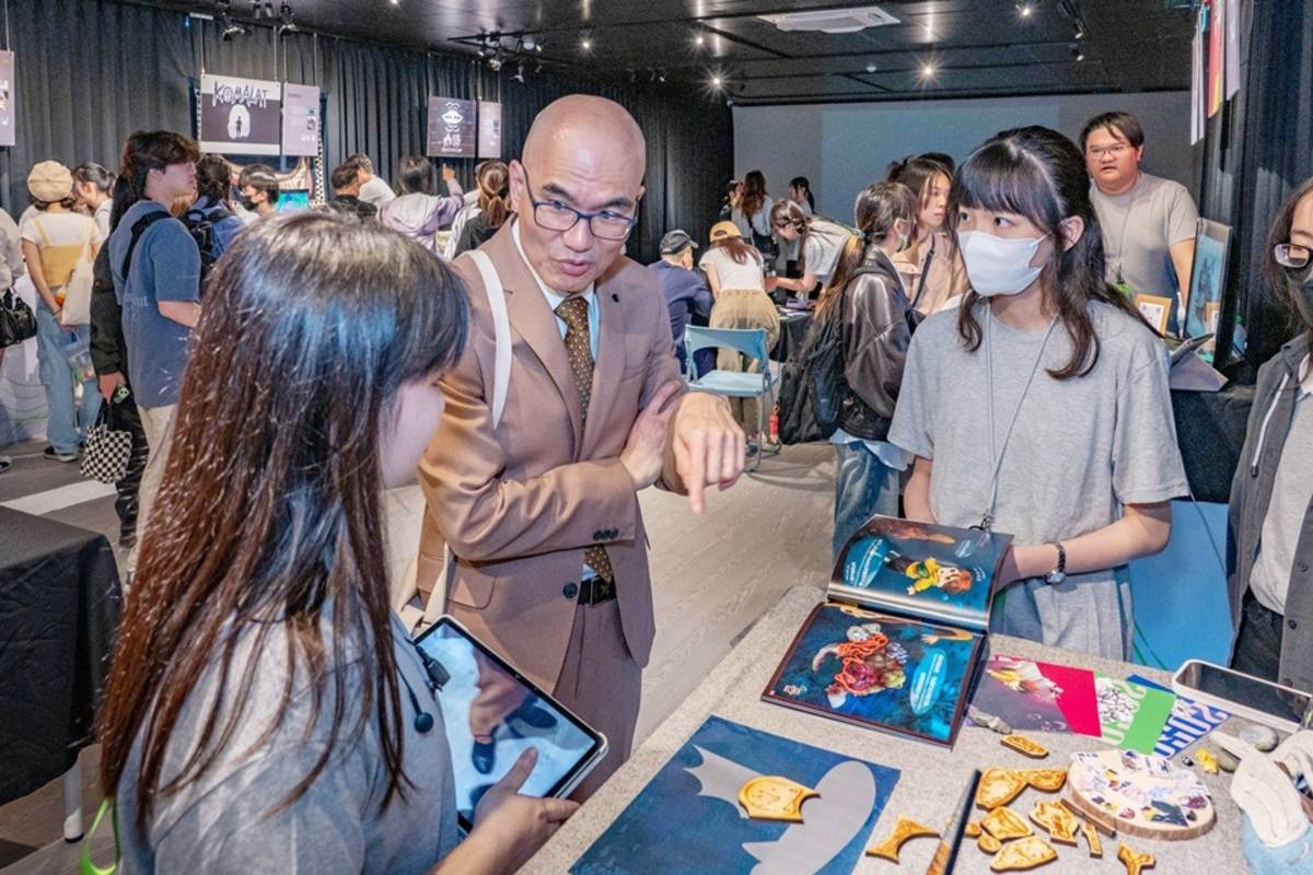 臺東大學數位媒體與文教產業學系第11屆畢業展「邊界輸出中」，即日起於臺東校區東大藝術中心登場。
