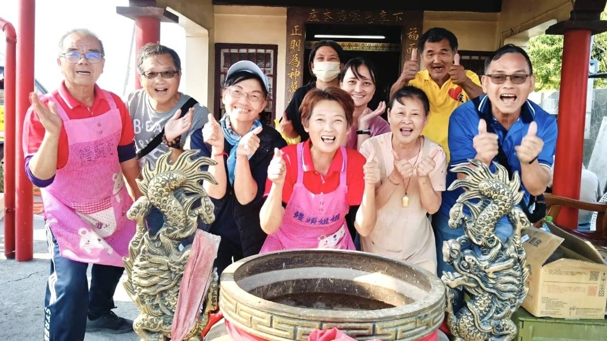 饅頭夫婦無所求的付出，感動許多人加入志工行列，一起透過饅頭走在行善的路上。