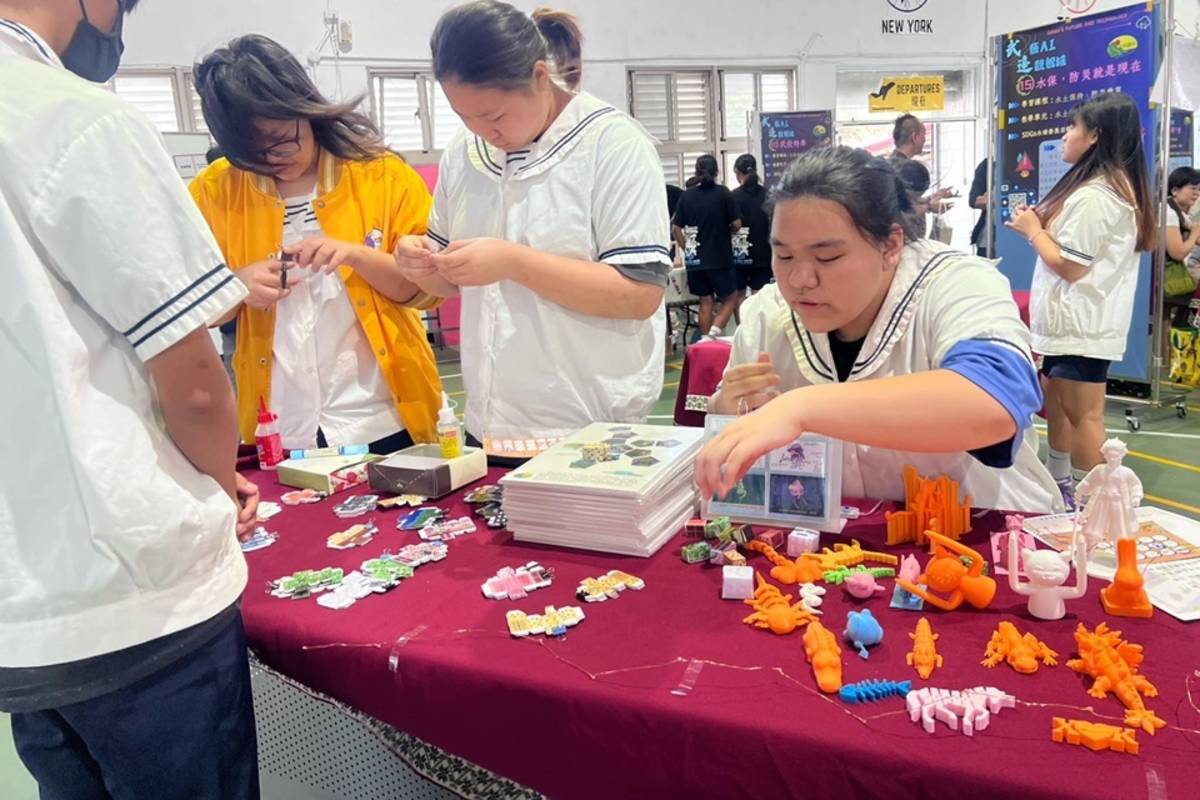 大武國中今(15)日辦理「武藝AI 達觀智域—第四屆學習暨藝術成果發表會」，體現了科技與人文的深度融合。