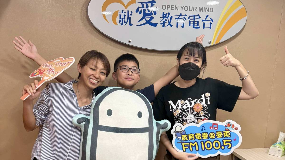 元祈媽媽(左)與龍恩(中)分享如何認識自己與對方相處