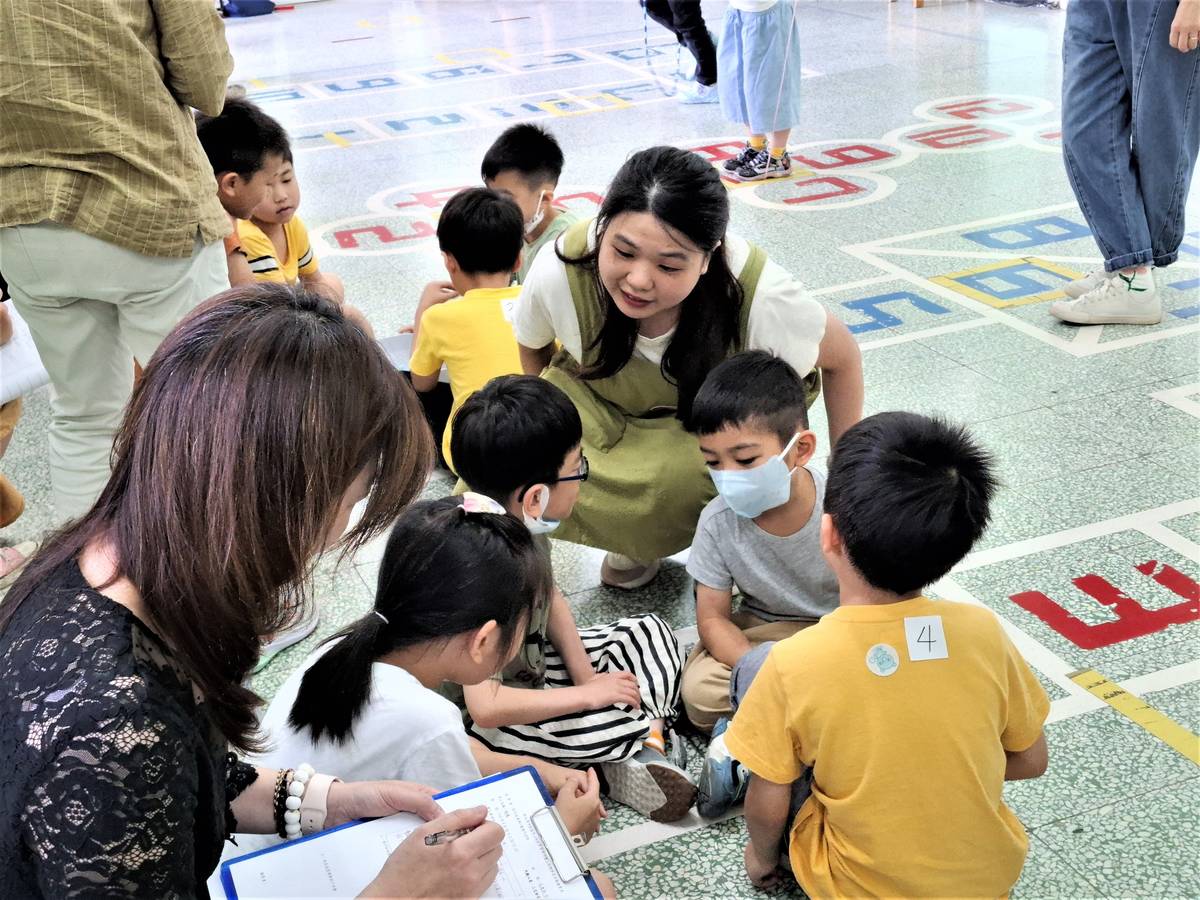 秀山國小幼兒園教學導入學習共同體模式，透過分組討論提升幼兒表達與合作能力