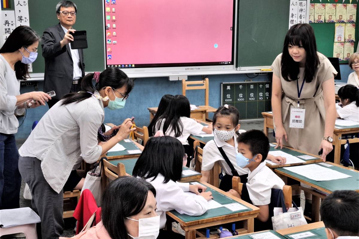 丹鳳國小二年級國語課引導學生透過小組討論發展思考，展現學習共同體高參與度課堂