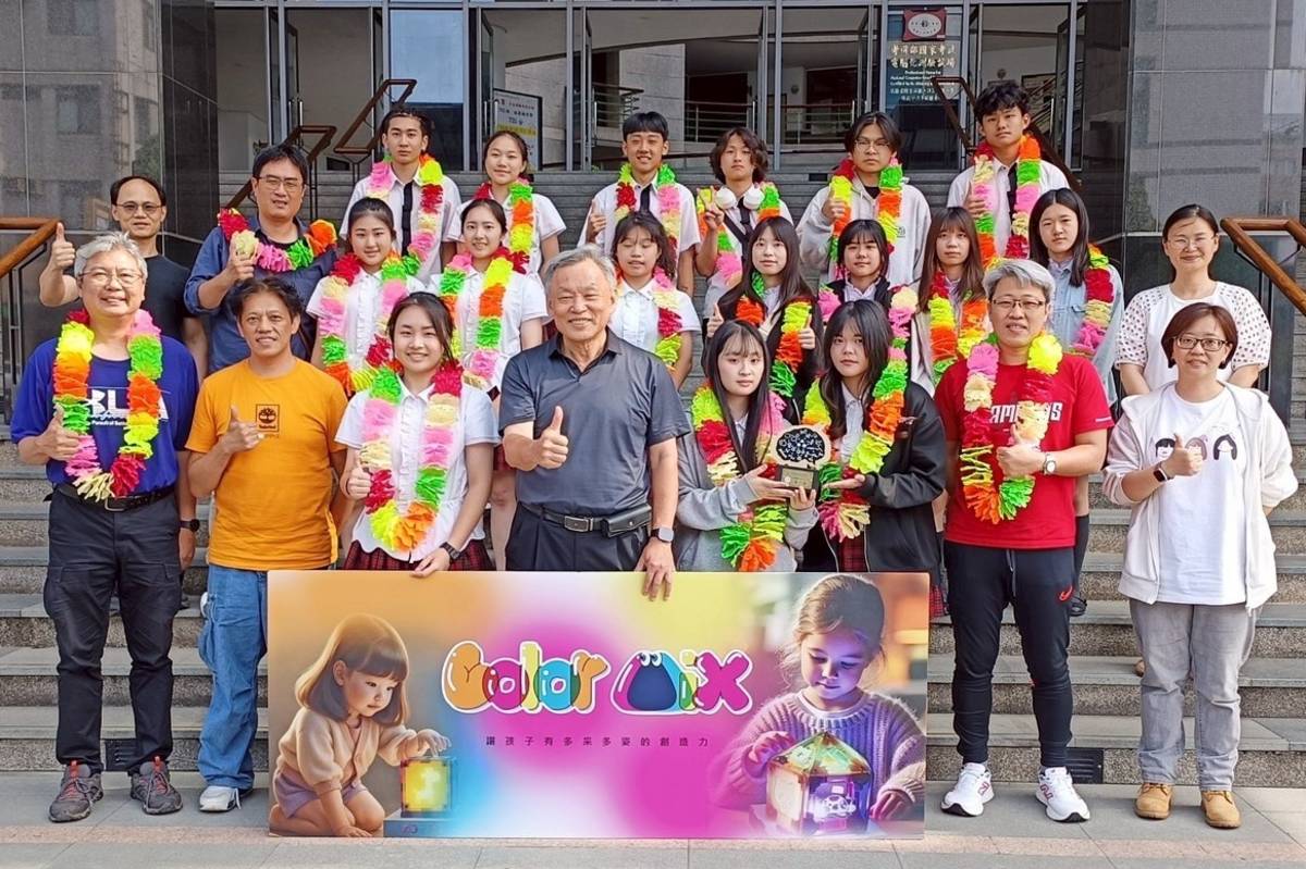 專題實作競賽獲獎師生大合照