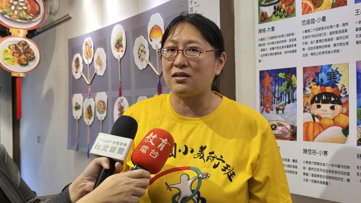 美術班老師黃佩玲表示，學生走進菜市場體驗市場情境和觀察食材，讓創作主題更加多元