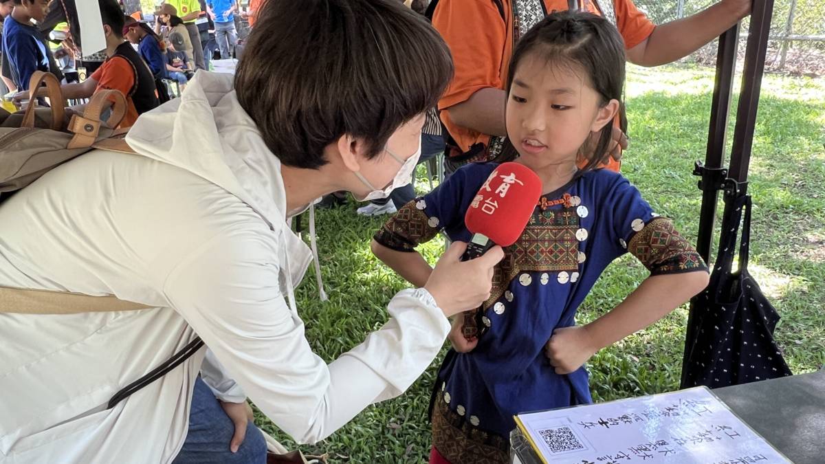 臺東縣土坂文化實驗小學學生為紅藜寫詩