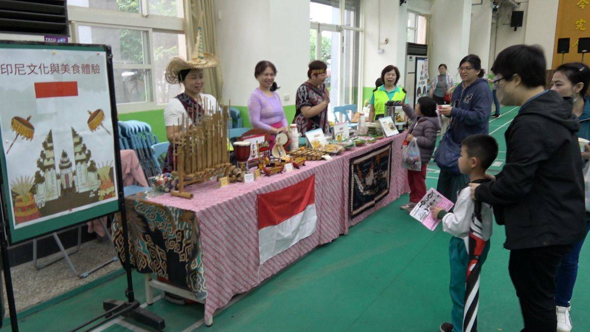 多元文化攤位豐富學生的學習體驗
