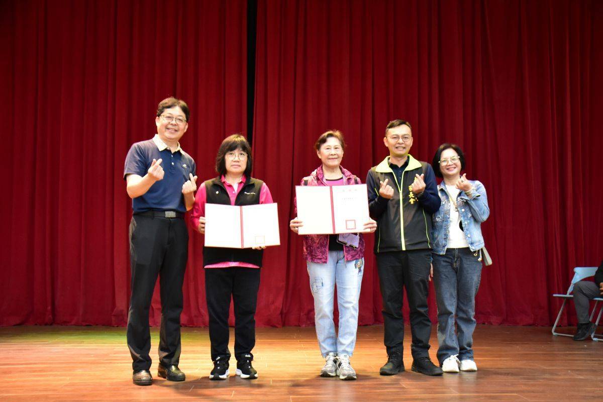 學校表揚資深志工