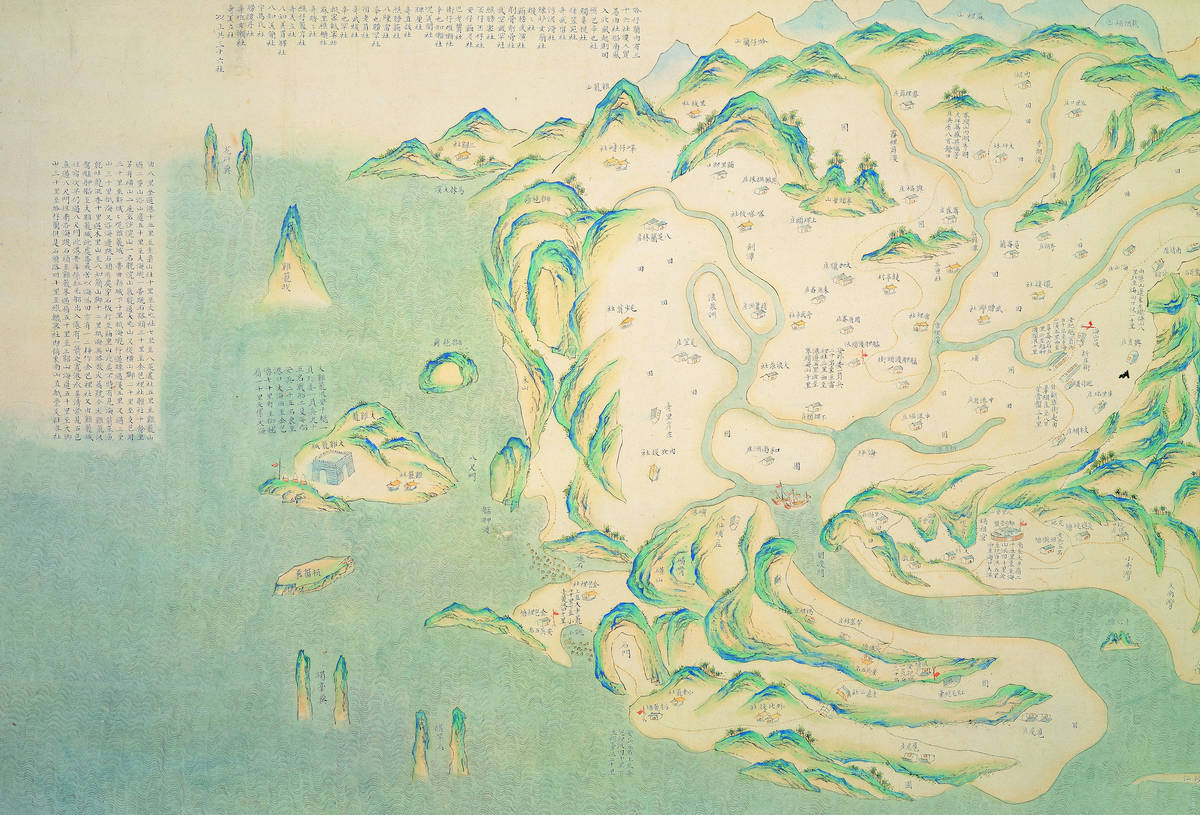 清乾隆臺灣地圖(局部)，卷末臺灣北部區域，除了常見的地理要素，圖說中還記錄當時對臺灣海域的觀察。(故宮提供)