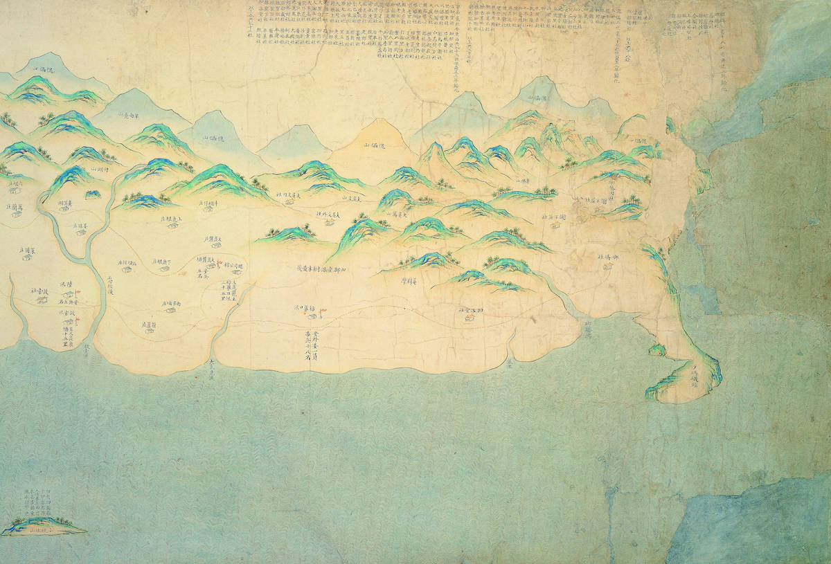 清乾隆臺灣地圖(局部)，山脈以東、地圖上方空白處，依序書寫多處原住民聚落名稱，說明繪者對於「山之後」的部落分布已有相當認識。(故宮提供)