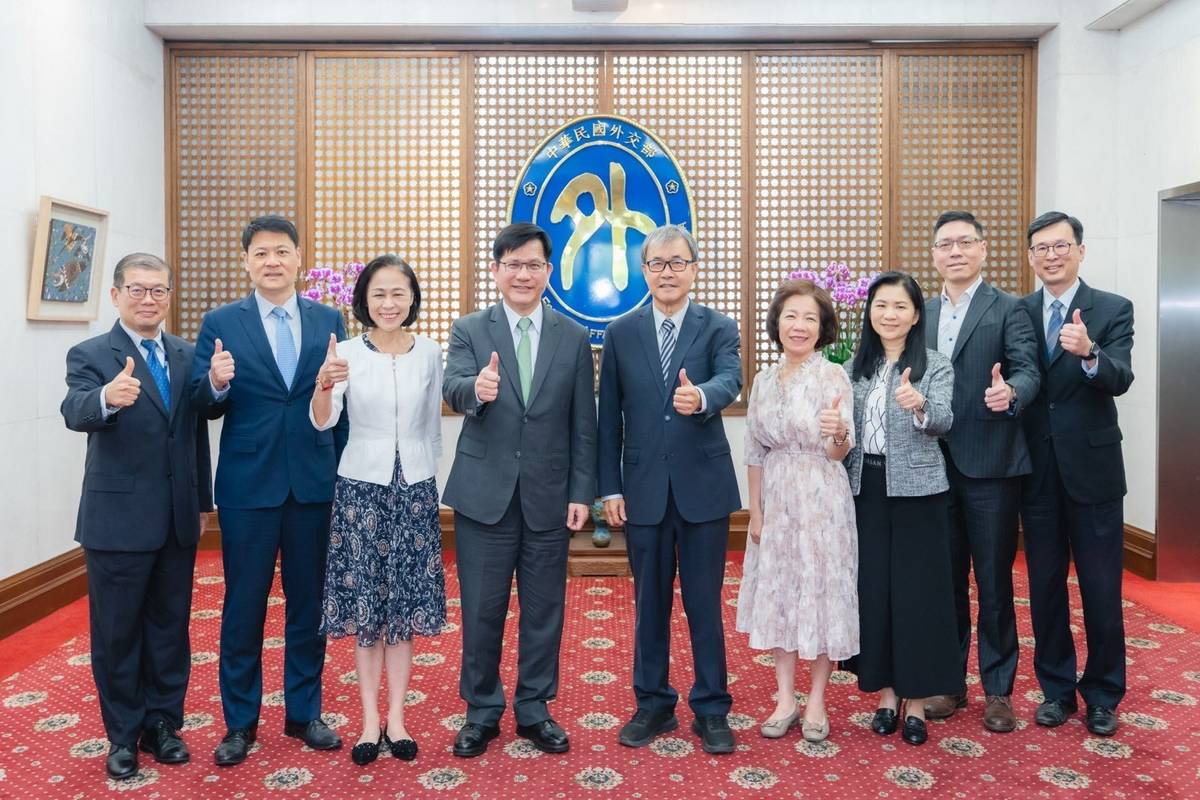 外交、教育雙部長會議，兩部各相關單位主管均出席交換意見，討論熱烈