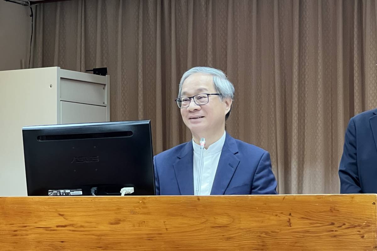 文化部部長李遠赴立法院備詢。