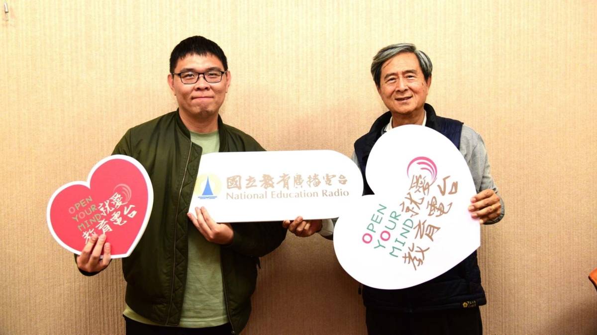 主持人胡夢鯨（右）與來賓高辰吉老師合照