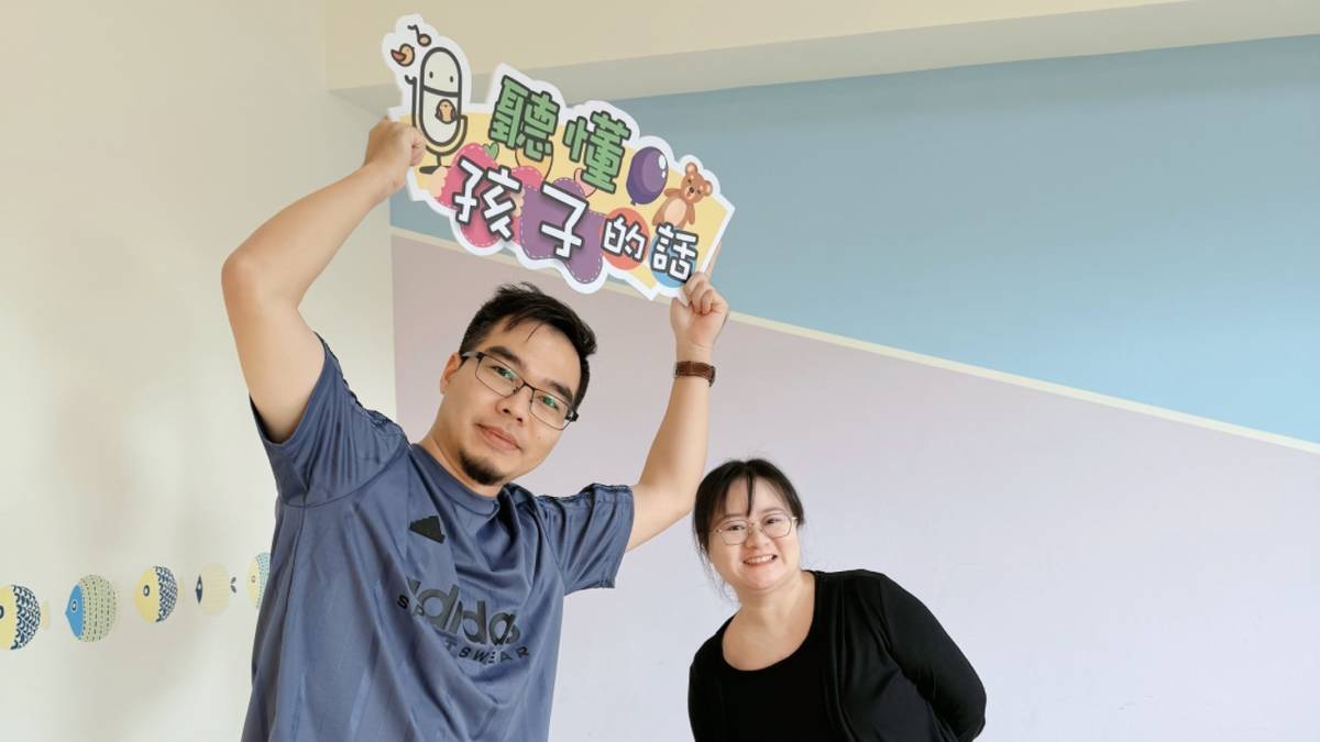 少年輔導委員會林柏含督導(左)、主持人彭欣怡老師(右)