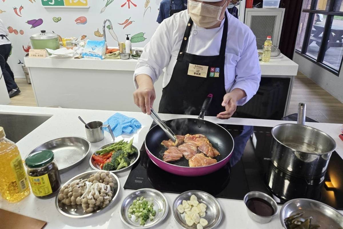 第5屆「臺東味好食材－創意異國主菜料理食神大賽」，吸引社會組33組、校園組35組報名，自各組評選4隊進入決賽，於關山米國學校舉行。