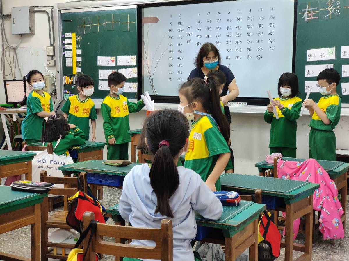 廣興國小教品格教育融入在教學活動