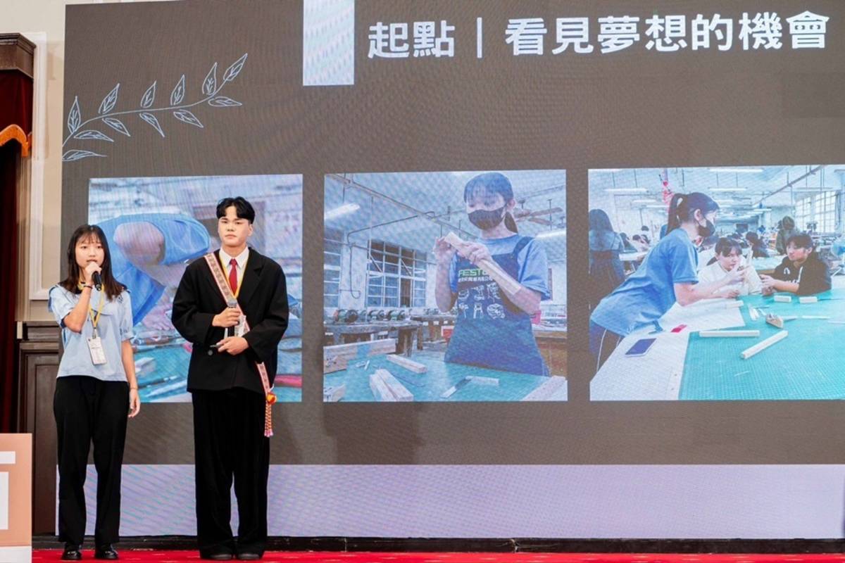 臺東縣公東高工時尚造型科二年級林家齊(右)、家具木工科一年級陳思宇(左)，入選「青年百億海外圓夢基金計畫」，今(13)日獲總統賴清德親自接見，並在總統府發表感言。
