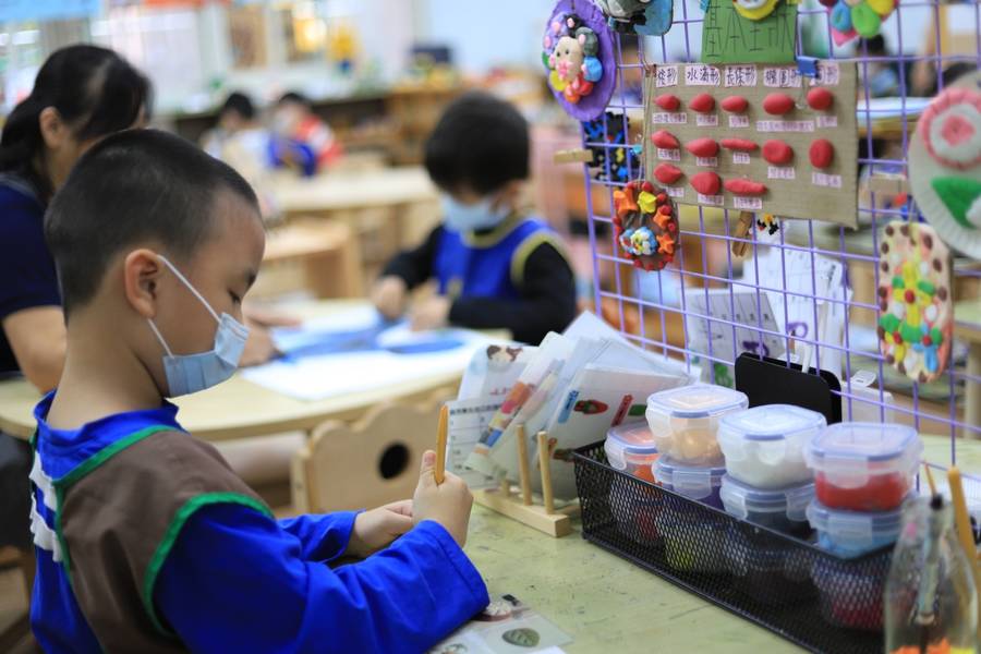 以孩子出發結合老師專業的課程  幼兒園與社區互動