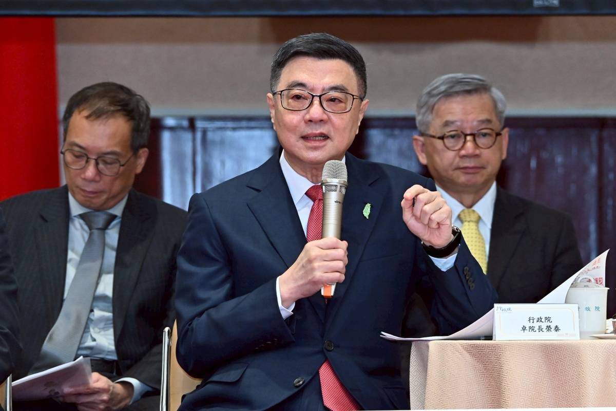 行政院院長卓榮泰說明上任一年的施政成果與未來的施政重點。(行政院提供)