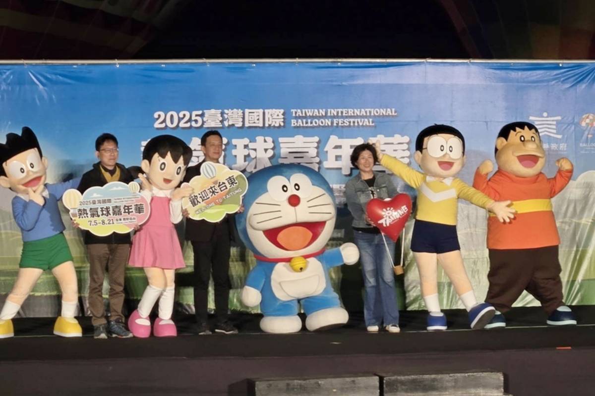 臺灣國際熱氣球嘉年華今年迎來國際IP「哆啦A夢」全新造型熱氣球加入，許多民眾引頸期盼熱氣球正式亮相。