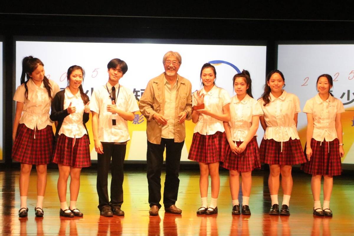 劉榮凱導演與最佳影片劇組同學合影