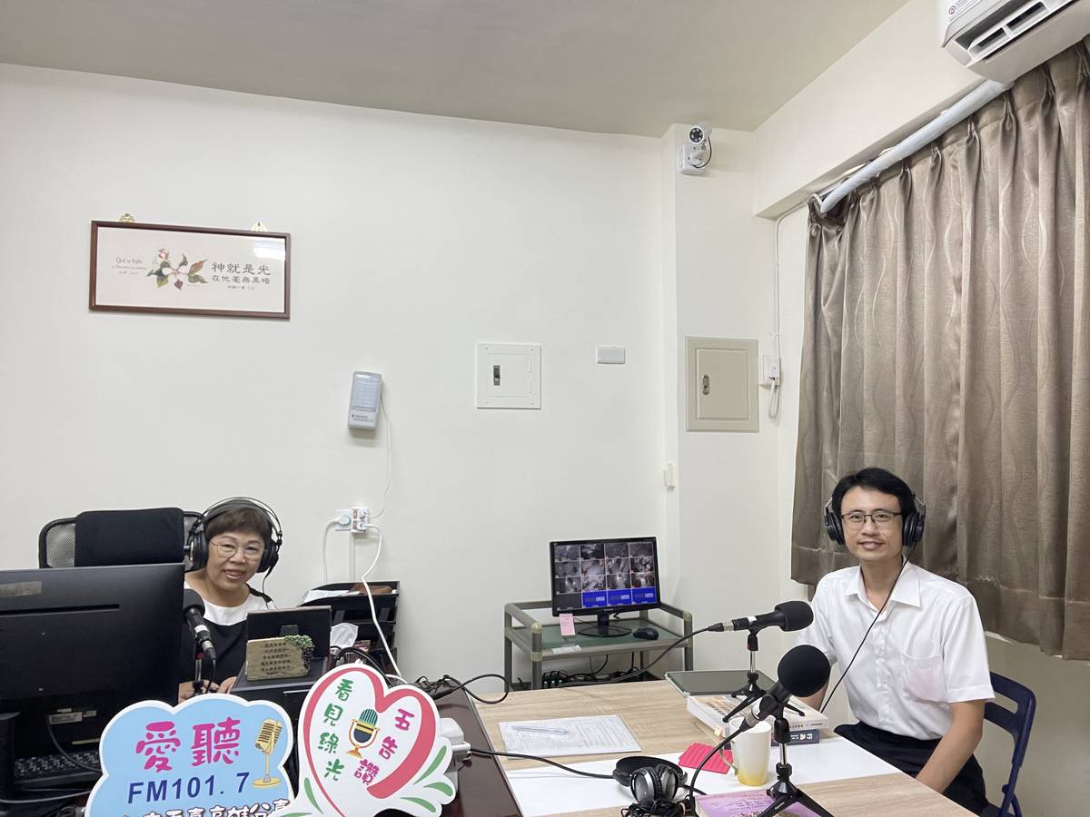 法扶黃培鈞律師(右)