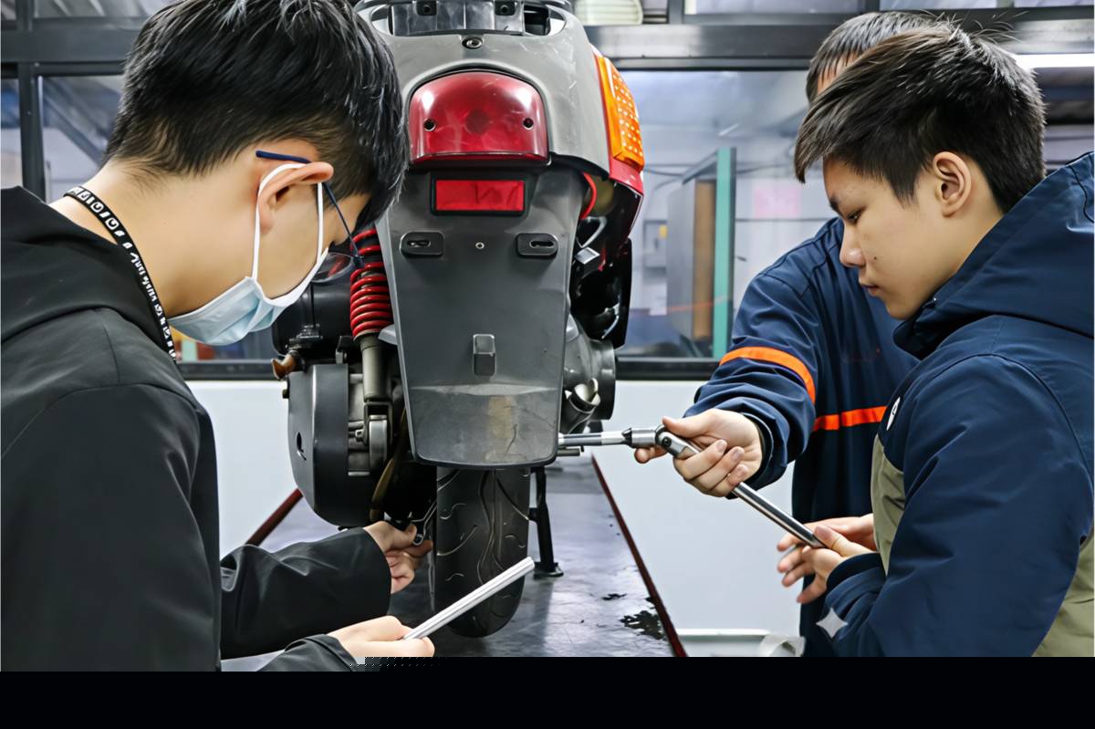 實地參訪體驗汽車科實作課程