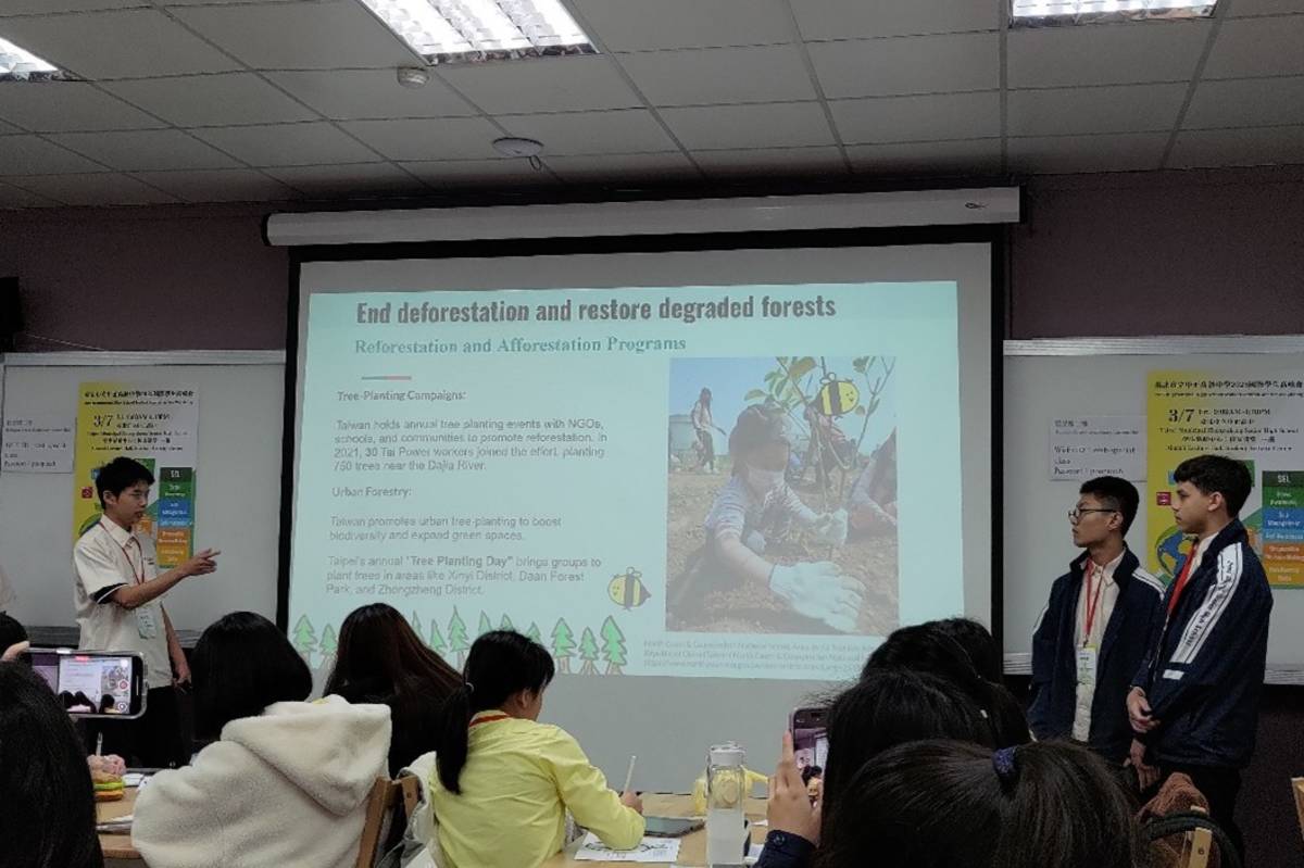 中正高中舉辦2025國際高峰會議，IBDP學生上臺發表