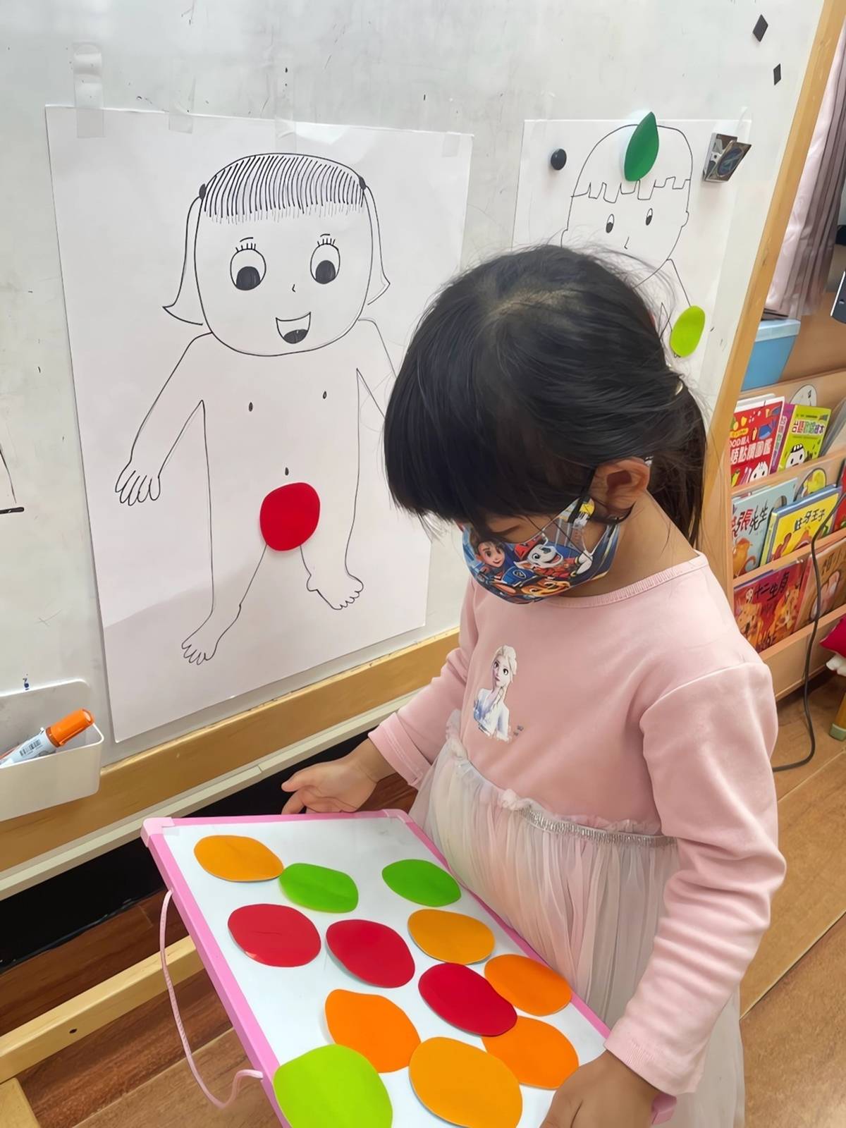 新竹縣新社國小附幼「身體紅綠燈」活動引導幼生學習身體界線