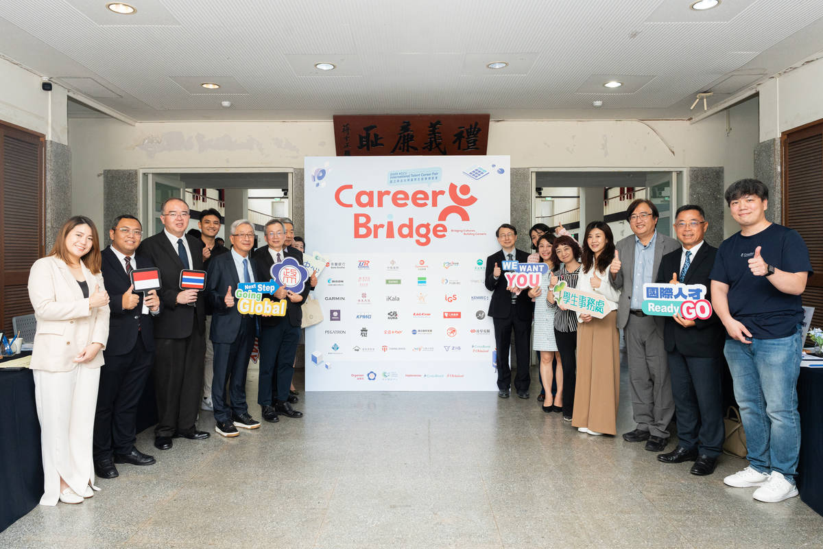 政大舉辦國際生就業博覽會，37間大企業共襄盛舉。(政大提供)
