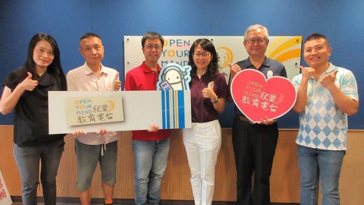 左起 節目主持人（臺中市北區太平國民小學 陳奕蓁主任、臺中市烏日區九德國民小學退休教師 馮寬德（趙翔））來賓（臺中市政府教育局高中職教育科 廖政凱股長、臺中市北屯區廍子國民小學 閔柏惠校長、臺中市立長億高級中學 李文石主任）教育電台常罡。