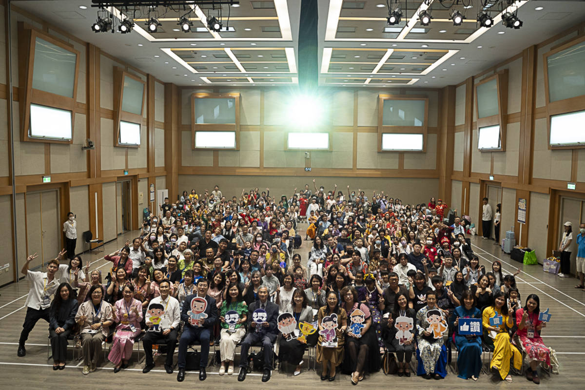113學年全國新住民語文課程說故事比賽大合照 (教育部提供)