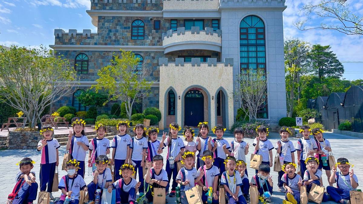 「水流東休閒農業區」總幹事曹民蓓分享「水流東休閒農業區」三大體驗亮點，檸檬森林、樹生休閒酒莊、耕牛園文心蘭園。