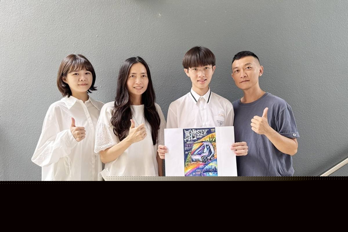 國立臺東高商廣告設計科學生蘇庠宇(右2)，在統測設計群專業科目二「手繪」部分榮獲滿分，在全國6900多位考生中，僅有36位考生取得此一佳績。與廣設科老師群合影。