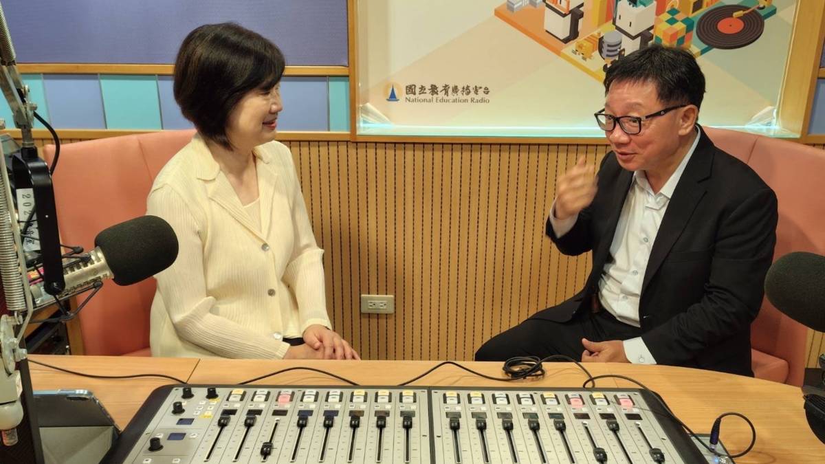 主持人謝若男      國策顧問黃奕睿