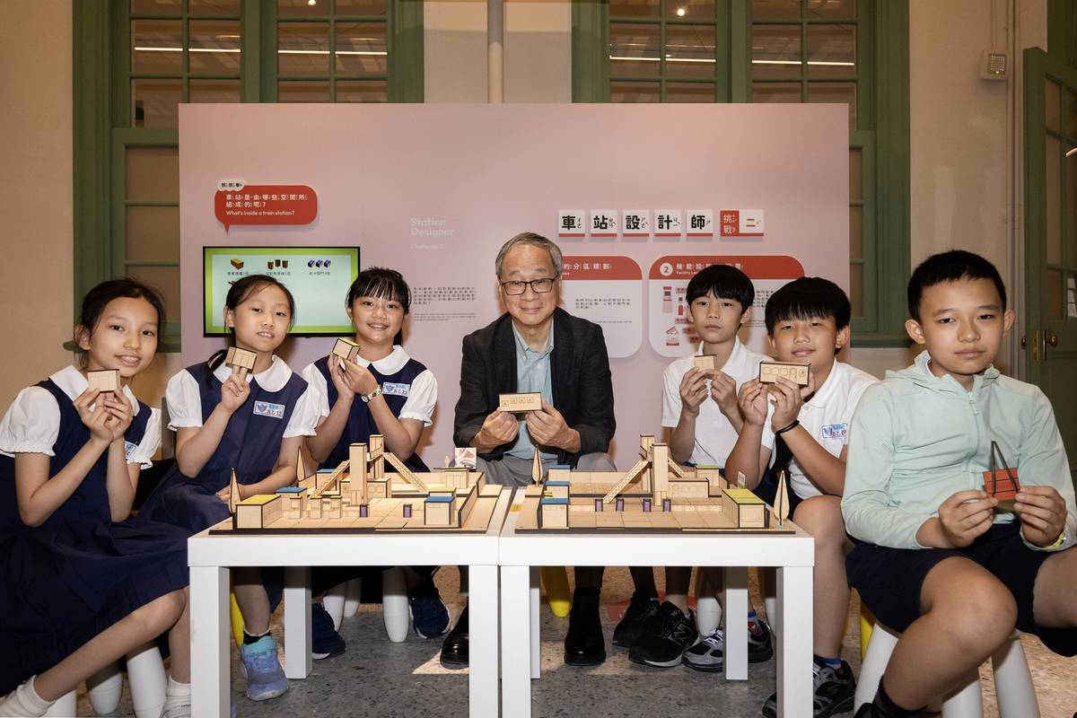 文化部長李遠（中）與福星國小學生共同打造車站模型，從乘客的需求發掘靈感，傳遞彼此對公共空間的想法及風格。(文化部提供)