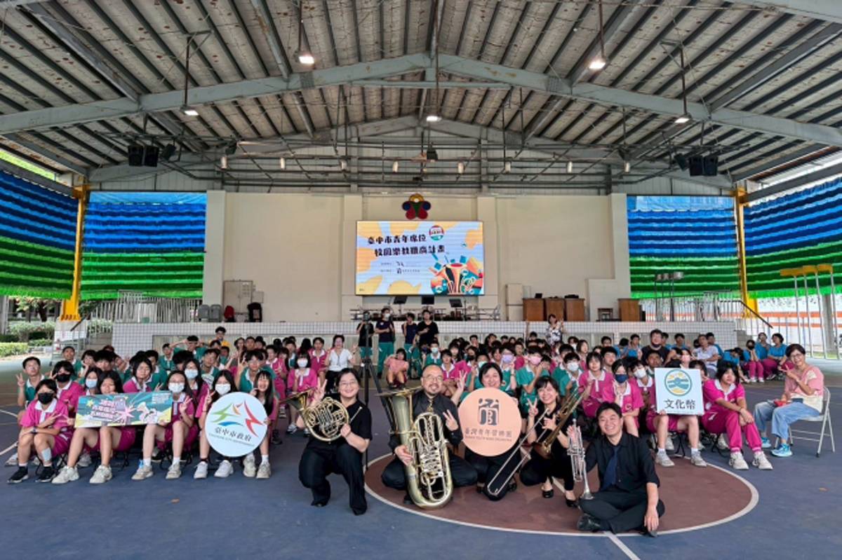 臺灣青年管樂團於大里區光正國中校園宣傳青年席位