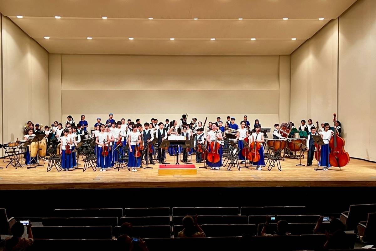 古亭國小音樂班學子與日本小學共同合奏演出