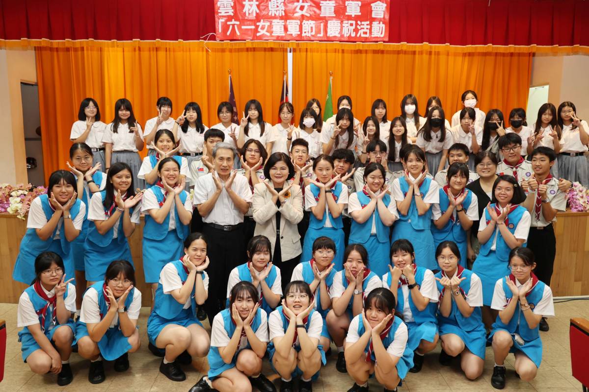 雲林縣女童軍與雲林縣長張麗善、教育處長邱孝文合影（圖源：雲林縣政府）