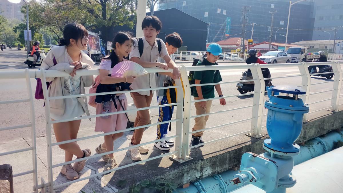中和國小師生踏查曹公圳