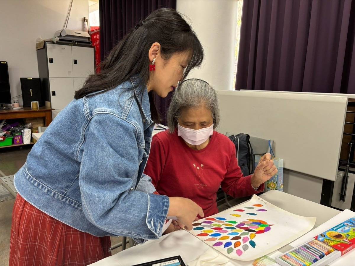 動手塗鴨，讓藝術陪伴每位樂齡心靈